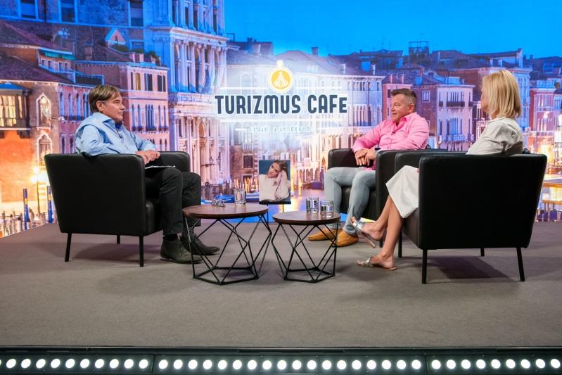 Turizmus Café a Z(s)EPPELIN-nel