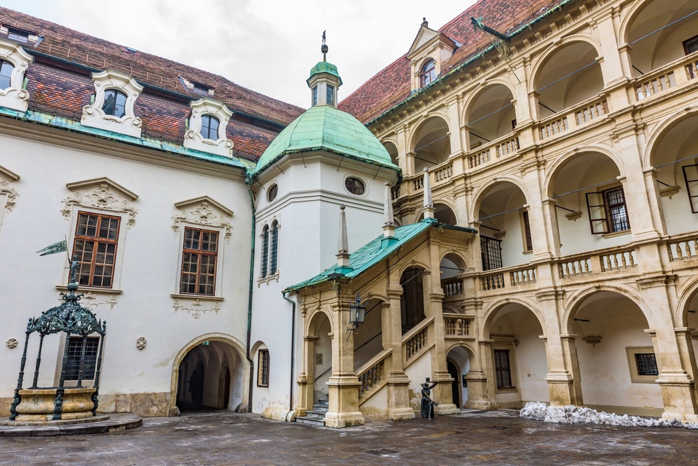 A képen a grazi Landhaus reneszánsz stílusú árkádos udvara látható. - Z(s)eppelin utazás