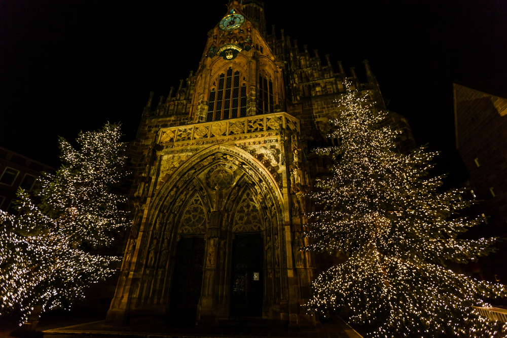 A képen a nürnbergi karácsonyi vásár (Christkindlesmarkt) látható Németországban. - Z(s)eppelin utazás