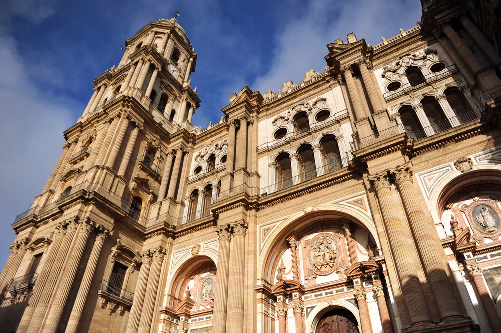 A képen a málagai katedrális (Catedral de la Encarnación de Málaga) látható, Spanyolországban.  - Z(s)eppelin utazás