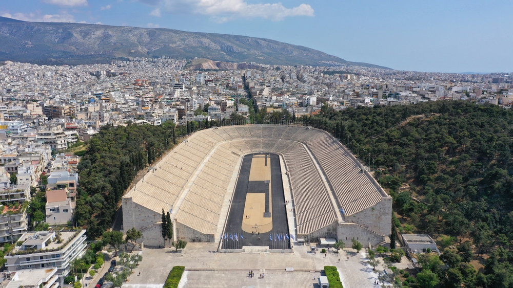Ez a kép az athéni Panathenaic Stadiont mutatja, amely az újkori olimpiák első helyszíne volt.