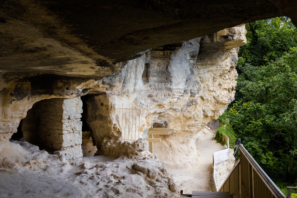 Az Aladzha kolostor, Bulgária leghíresebb középkori barlangkolostora a Fekete-tenger partján.  - Z(s)eppelin utazás