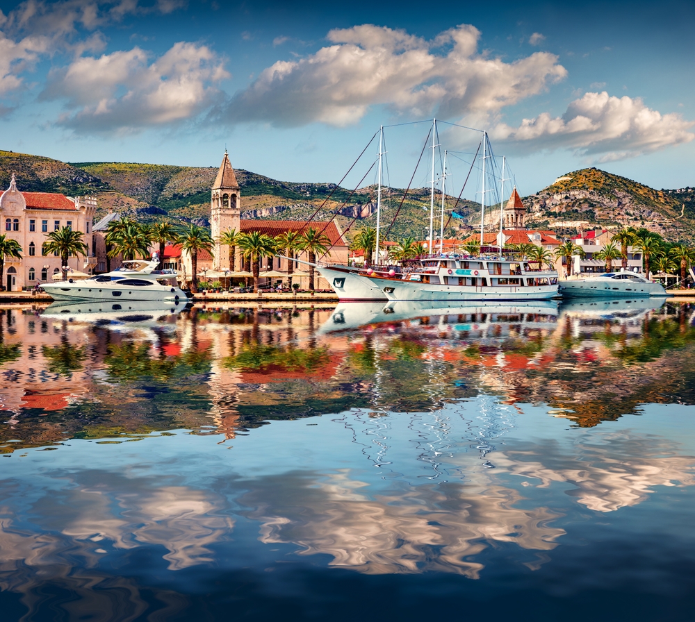 Ez a kép Trogir városát ábrázolja Horvátországban. A történelmi városközpont az UNESCO Világörökség része. - Z(s)eppelin utazás