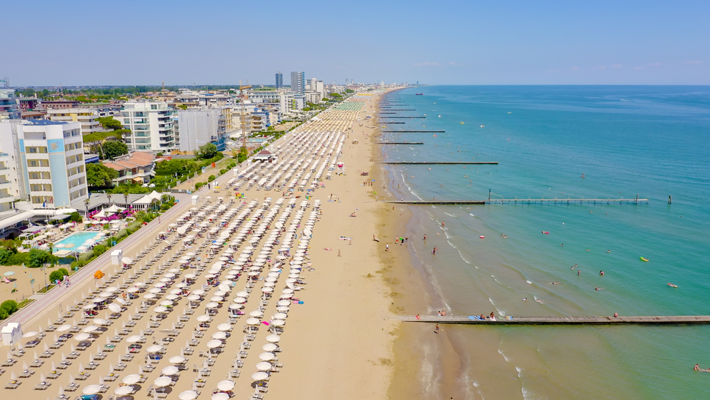 Ez a kép a népszerű olaszországi üdülőhelyet, Lido di Jesolo-t ábrázolja.  - Z(s)eppelin utazás