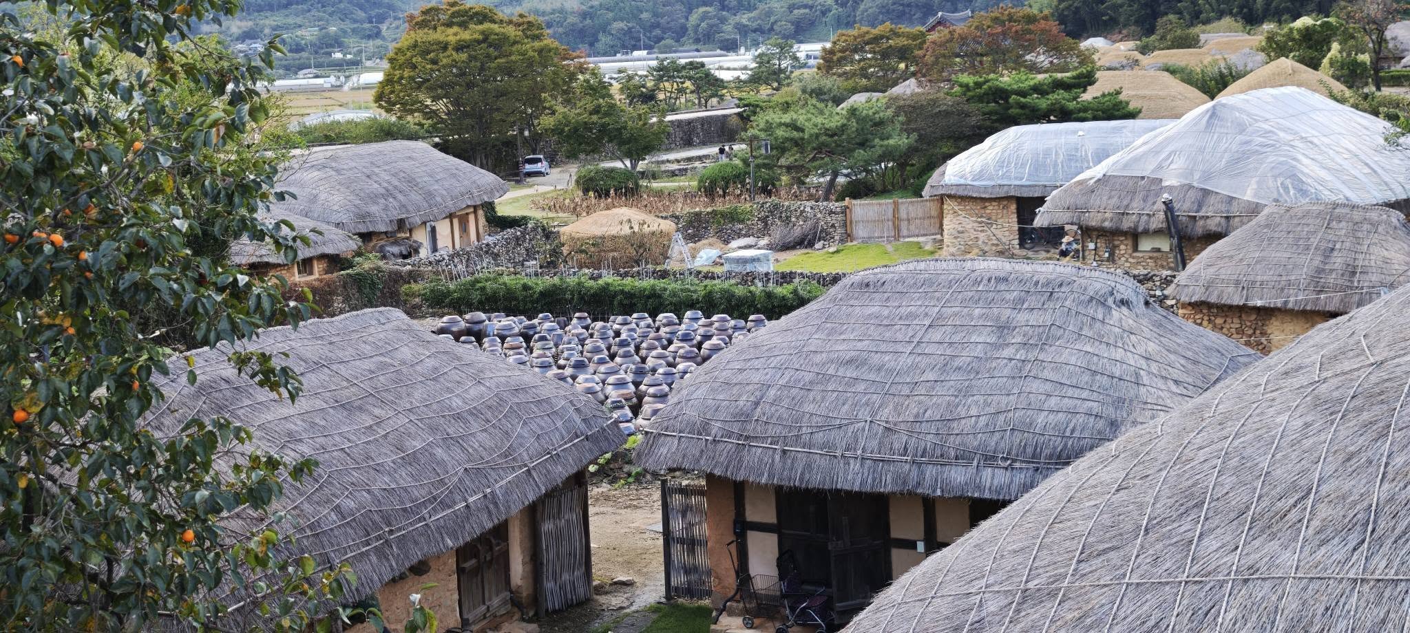 Ez a kép a Naganupseong Népi Falut (Naganeupseong Folk Village) ábrázolja Dél-Koreában, Szuncheon városában.  - Z(s)eppelin utazás