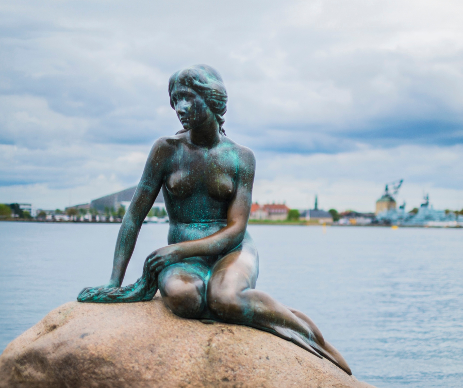 A képen a koppenhágai Kis Hableány szobor látható. - Z(s)eppelin utazás
