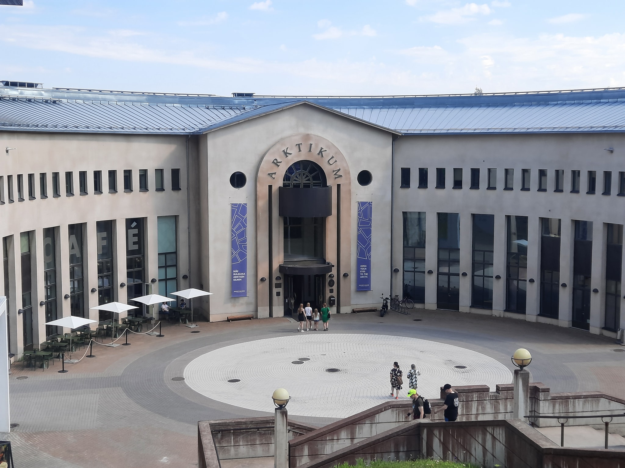 A képen a finnországi Rovaniemiben található Arktikum Múzeum és Tudományos Központ látható.  - Z(s)eppelin utazás