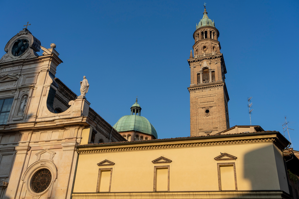 A képen a parmai San Giovanni Evangelista templom látható, amely Emilia-Romagna régióban, Olaszországban található.  - Z(s)eppelin utazás