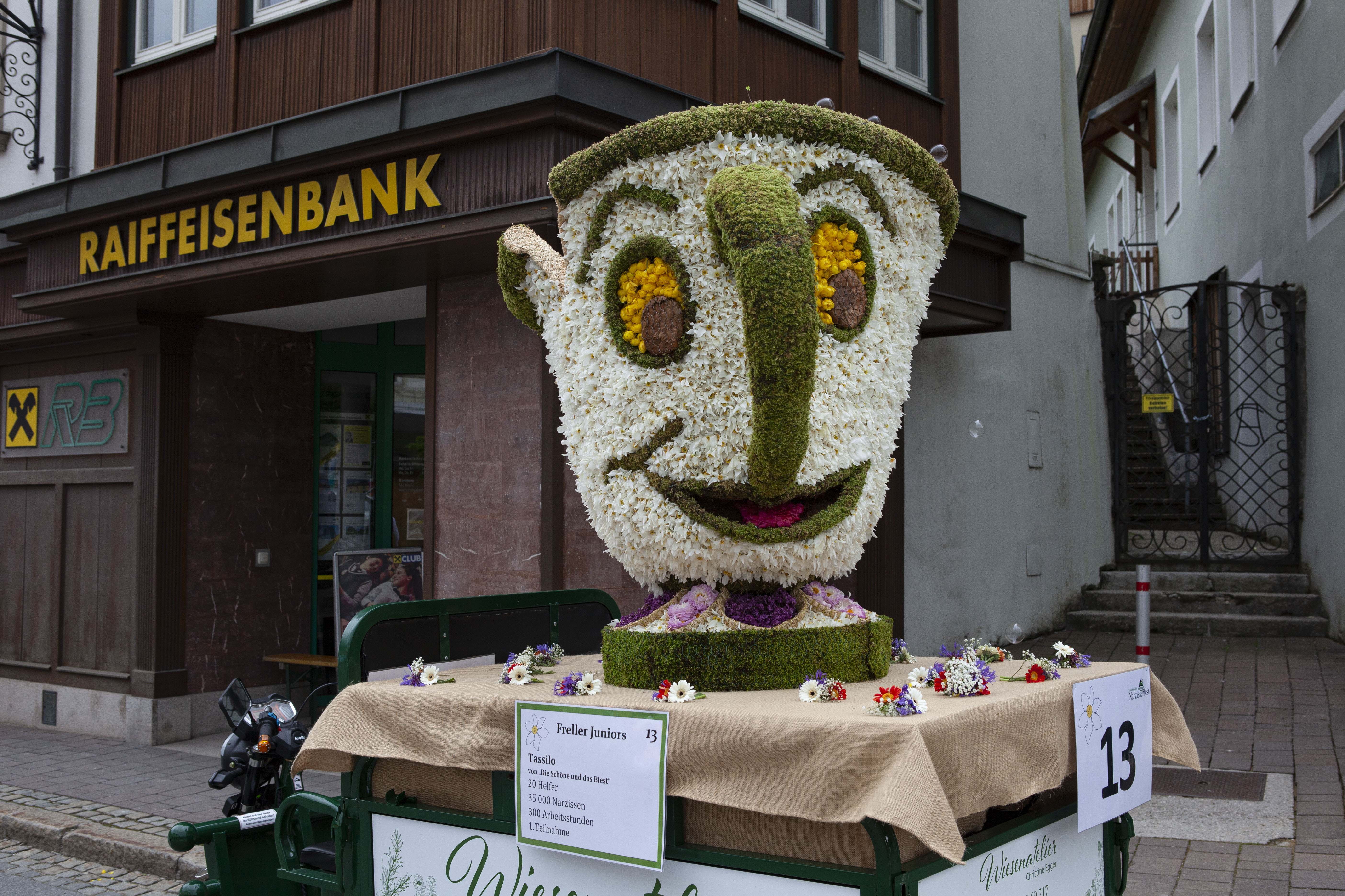 Ez a kép a Narzissenfest (Nárciszfesztivál) idején készült Ausztriában, amely Ausztria legnagyobb virágfesztiválja.  - Z(s)eppelin utazás