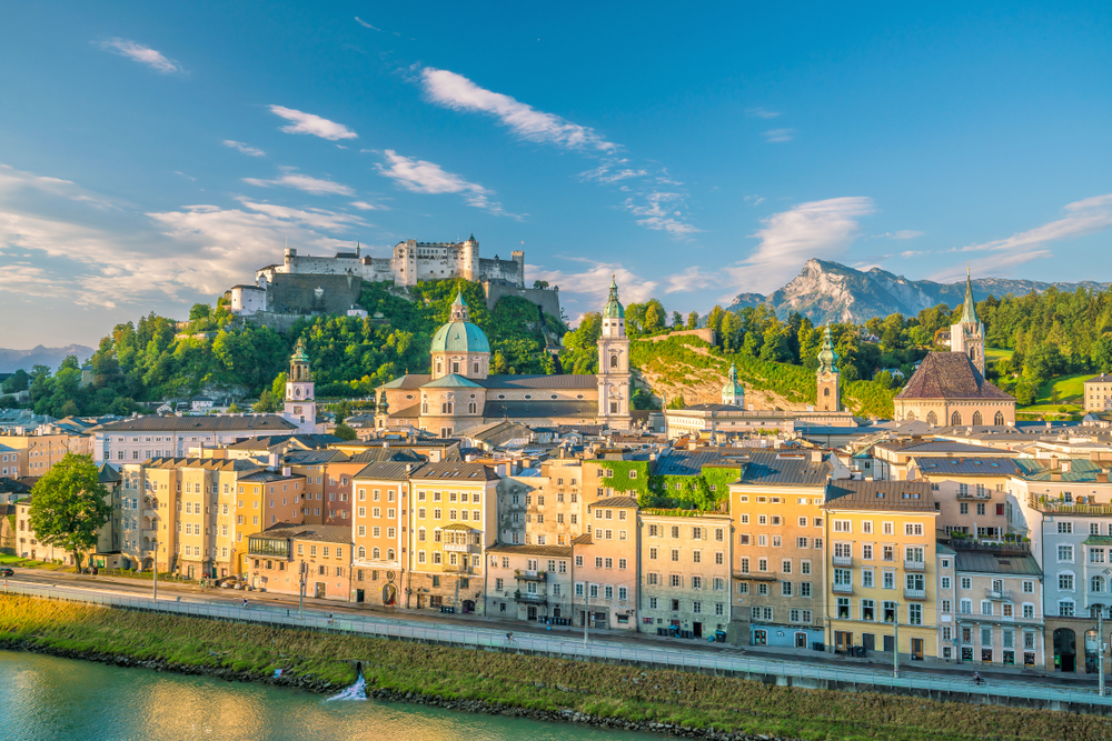 A képen a Hohensalzburg vára látható Salzburgban, Ausztriában. - Z(s)eppelin utazás