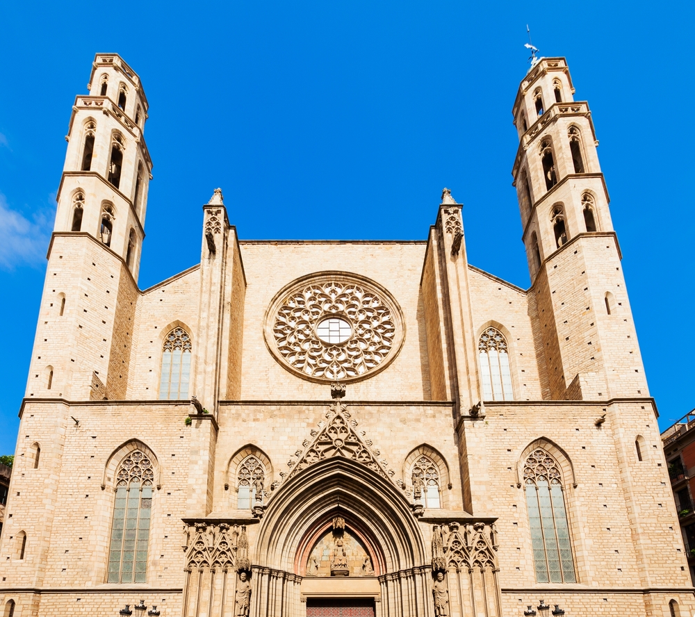 Ez a kép a barcelonai Santa Maria del Mar templomot ábrázolja, a katalán gótikus építészet egyik kiemelkedő példáját.  - Z(s)eppelin utazás
