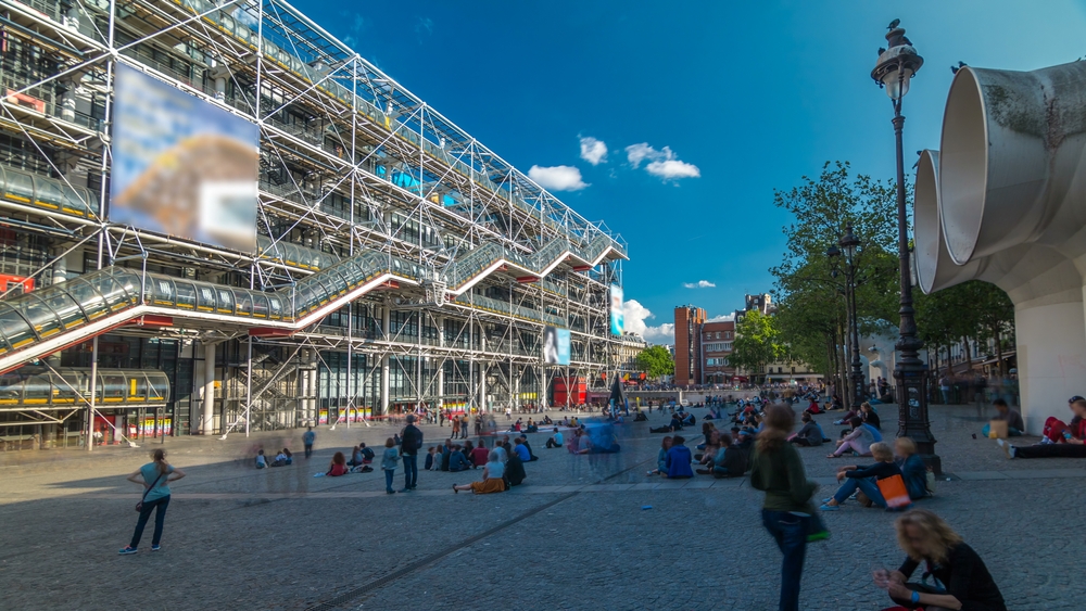 Ez a kép a párizsi Pompidou Központot (Centre Pompidou) ábrázolja. - Z(s)eppelin utazás