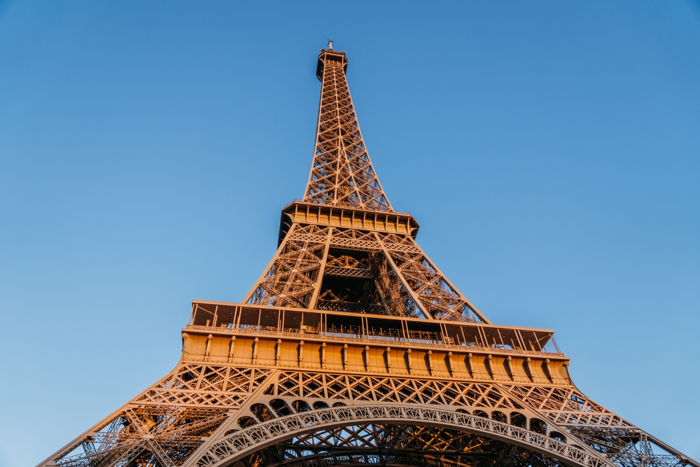 A képen a párizsi Eiffel-torony látható - Z(s)eppelin utazás