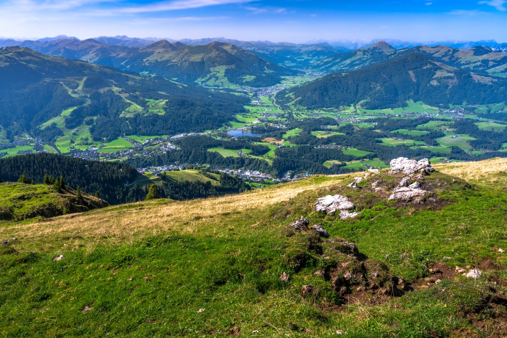 A képen látható táj a Kitzbüheler Horn az osztrák Kitzbühel mellett, a Kitzbühel-Alpokban.  - Z(s)eppelin utazás