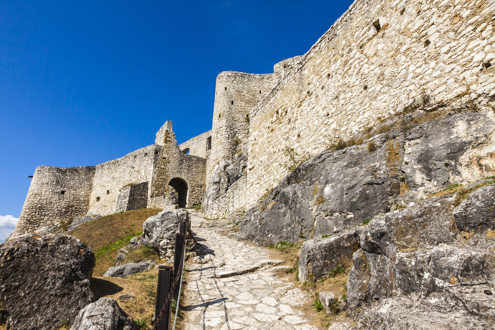 A képen a Szepesi vár (Spišský hrad) látható Szlovákiában - Z(s)eppelin utazás