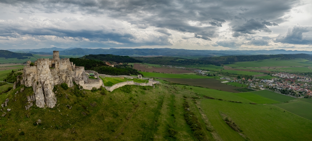 A képen a Szepesi vár látható Szlovákiában, amely az egyik legnagyobb várrom-együttes Közép-Európában.  - Z(s)eppelin utazás