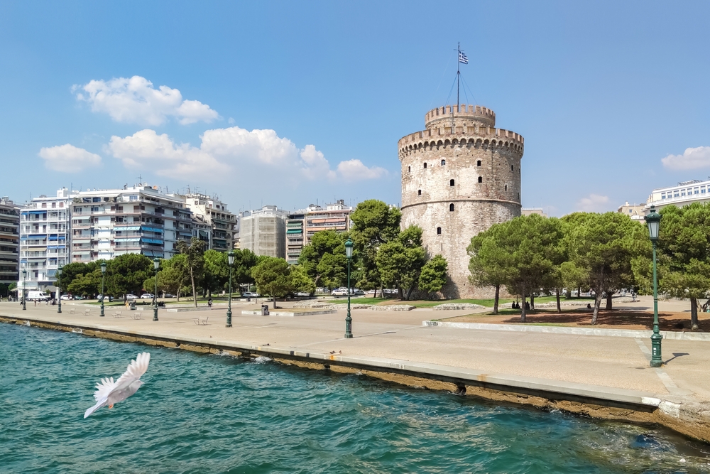 A kép a Szaloniki vízparton található Fehér Tornyot ábrázolja. 