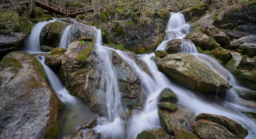 A képen látható vízesés a Myrafalle (Myra-vízesés) Ausztriában, Alsó-Ausztria tartományban.  - Z(s)eppelin utazás