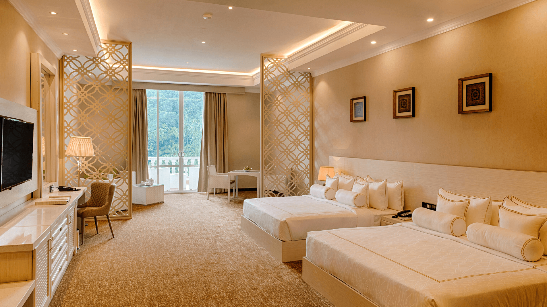 The Golden Crown Hotel 5*